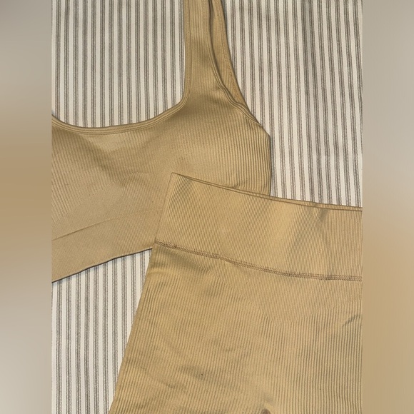 Workout/Active Set - Picture 2 of 4